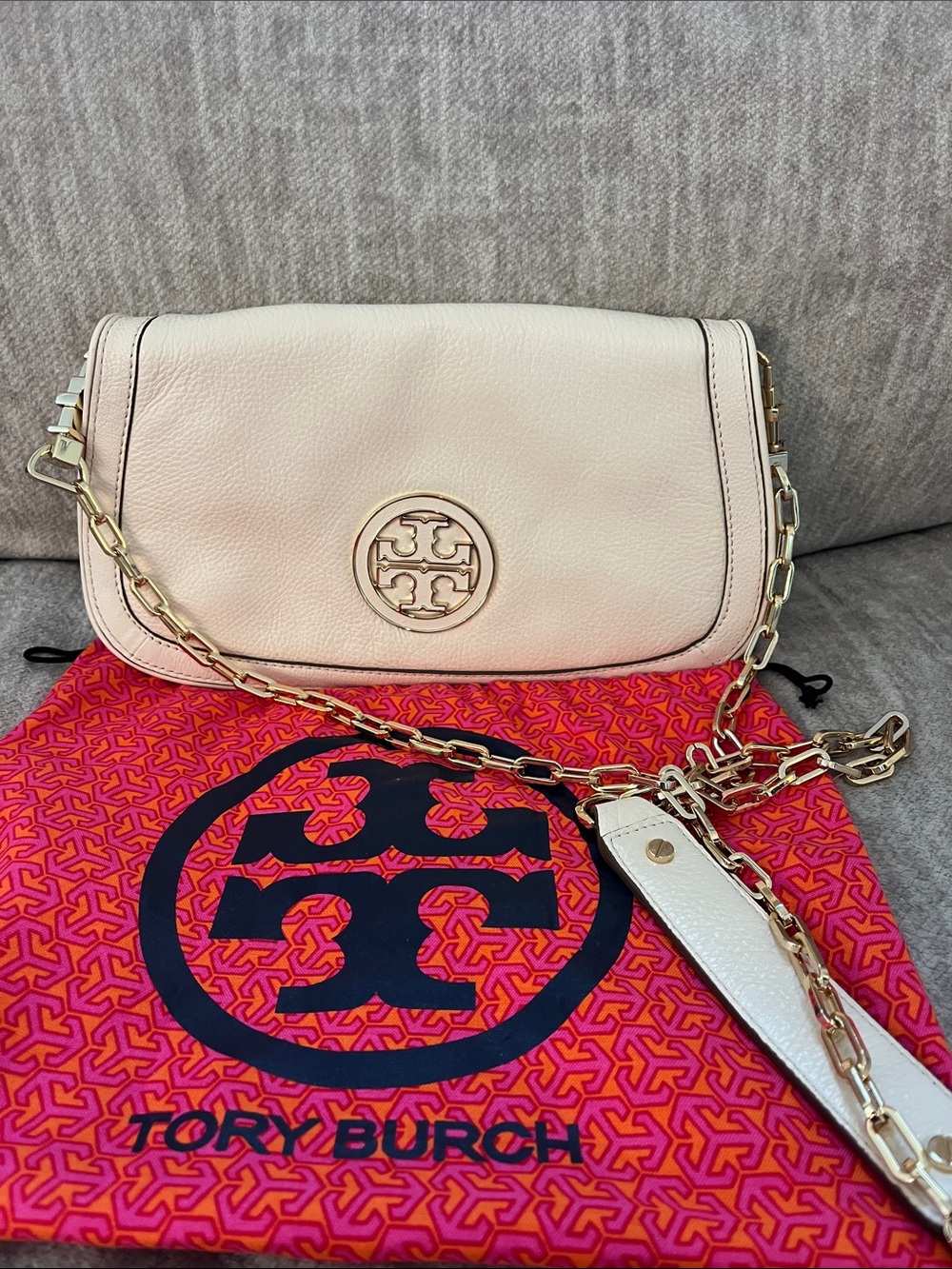 Tory Burch White Leather Chain Shoulder Bag with Gold Logo